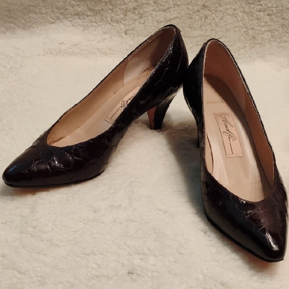 Sophisticated Brown Heels with Textured Finish